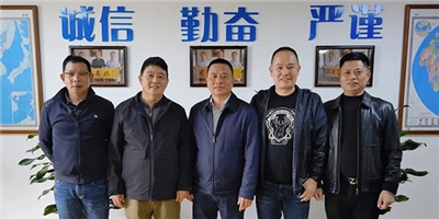 泉州市福州商會翁錦瑞會長帶隊(duì)蒞臨我司參觀調(diào)研