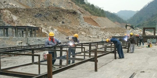 貴州羅望高速A3標碎石廠建設(shè)工作緊張進行
